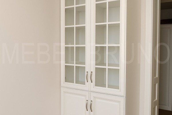 Шкаф на заказ №200/24 — Шкаф-витрина на заказ в классическом сти