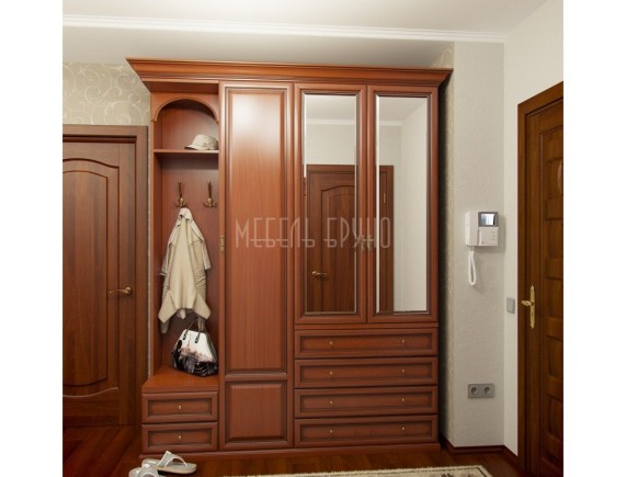 Прихожая Сюжет