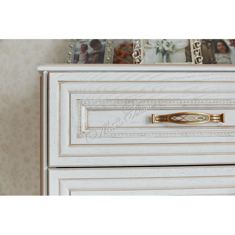 Спальня Кармен в классическом стиле 