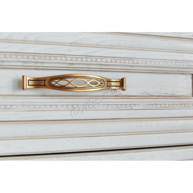 Спальня Кармен в классическом стиле 