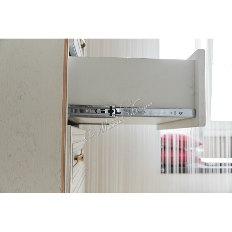 Спальня Кармен в классическом стиле 