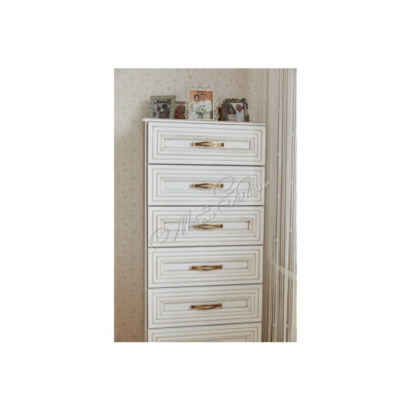 Спальня Кармен в классическом стиле 